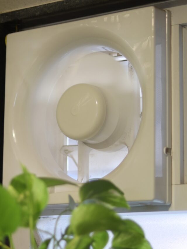 Exhaust,Fan,In,The,Modern,Bathroom,With,Green,Wall,Tiles