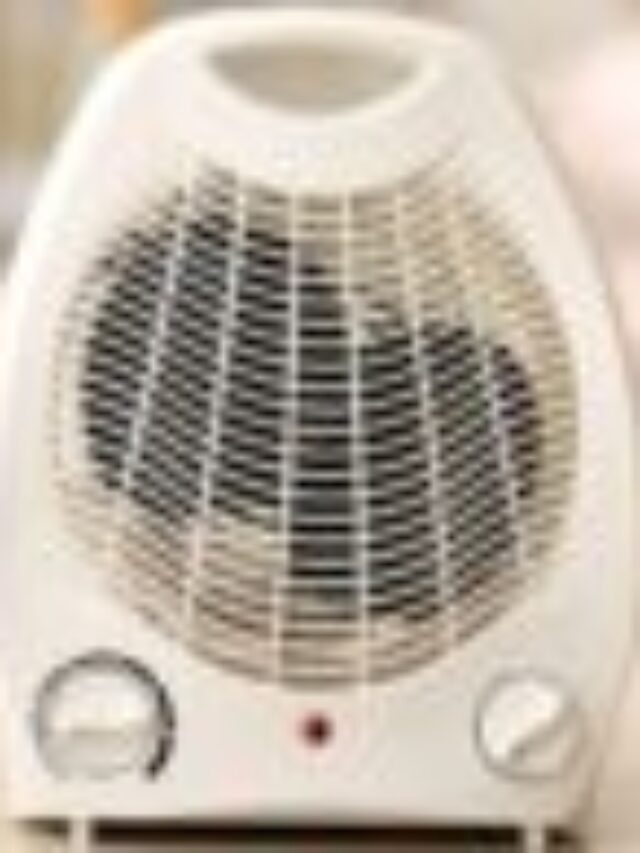 Electric,Fan,Heater,On,Floor,In,Living,Room