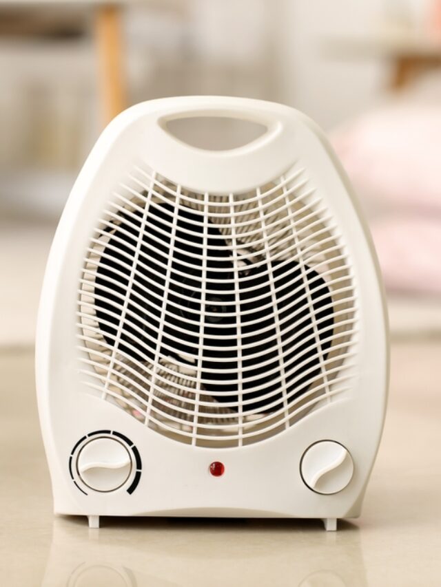 Electric,Fan,Heater,On,Floor,In,Living,Room